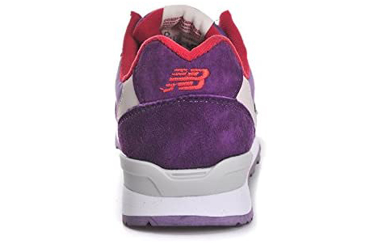 Shop New Balance 996系列 減震防滑 復古低筒運動跑步鞋 女款 紫色