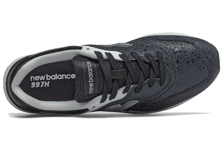 Lookbook (W) New Balance 997H Hitam/Kelabu CW997HBZ