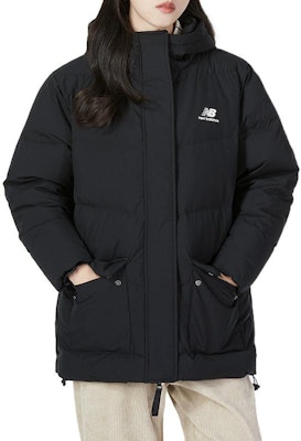 (W) 新百伦 黑色羽绒夹克带对比Logo印花. AWJ23333-BK Lookbook (W) 新百伦 黑色羽绒夹克带对比Logo印花. AWJ23333-BK