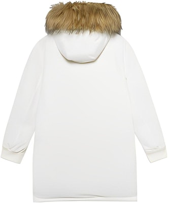 (W) New Balance 白色帶毛帽羽絨外套附標誌印花. AWJ23345-CRM Lookbook (W) New Balance 白色帶毛帽羽絨外套附標誌印花. AWJ23345-CRM