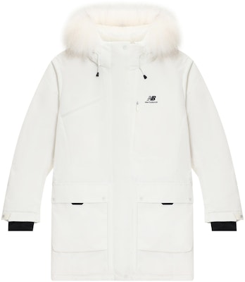 (W) New Balance Jaket Puffer Hoodie Putih Logo dengan Pinggiran Bulu. 5PC44432-IV Order (W) New Balance Jaket Puffer Hoodie Putih Logo dengan Pinggiran Bulu. 5PC44432-IV