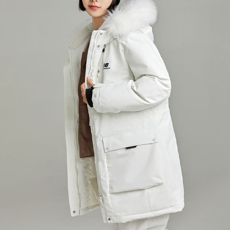 Sizing (W) New Balance Jaket Puffer Hoodie Putih Logo dengan Pinggiran Bulu. 5PC44432-IV