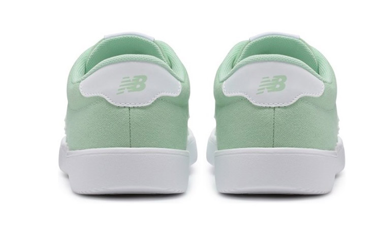 Shop New Balance CT10系列 輕便防滑 復古低筒運動休閒鞋 女款 綠色
