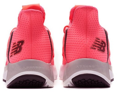 (W) New Balance Cypher V2 Merah Jambu WSRMCLM2 Lookbook (W) New Balance Cypher V2 Merah Jambu WSRMCLM2