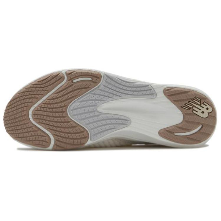 Shop New Balance DynaSoft Nergize Sport v2 減震防滑 低筒 運動休閒鞋 女款 白黃