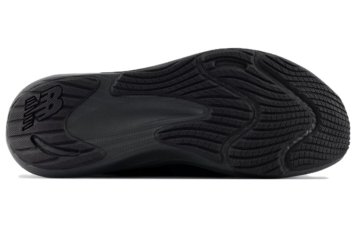 Shop (W) ニューバランス DynaSoft Nergize Sport V2 ブラック WNRGSLC2