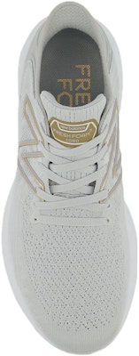 New Balance Fresh Foam 1080系列 v11舒適耐磨跑步鞋 女款 灰白 Shop New Balance Fresh Foam 1080系列 v11舒適耐磨跑步鞋 女款 灰白