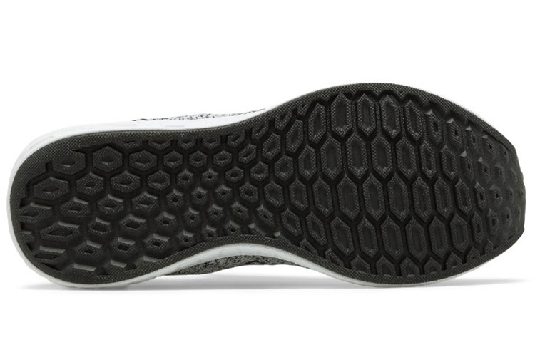 Shop (W) New Balance Fresh Foam 黑白配色 WCRZSLB2