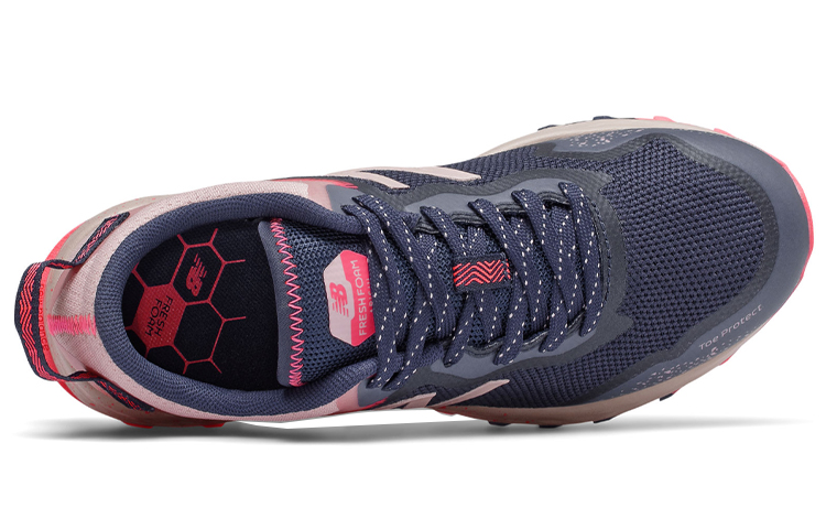 Lookbook (W) ニューバランス フレッシュフォーム アリシ トレイル ピンク/ブルー WTARISR1