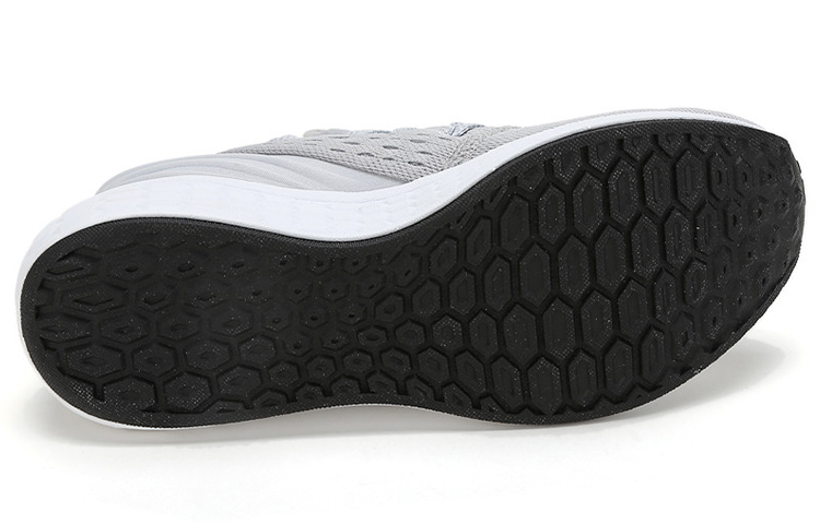 Shop New Balance NB Cruz Fresh Foam v2復古低幫跑步鞋女款灰麻色