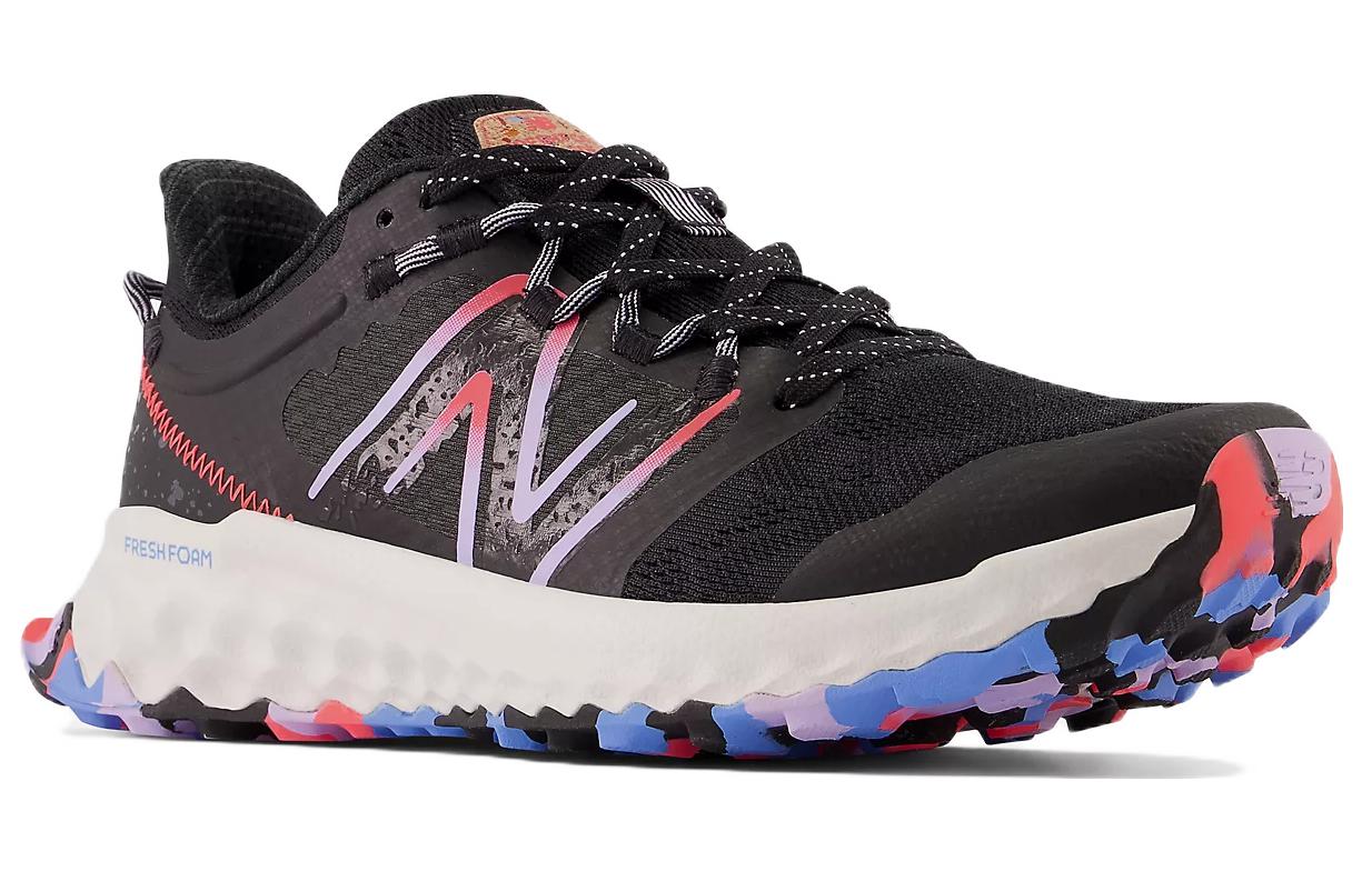 Lookbook （女性）New Balance Fresh Foam Garoé '黑色賽博丁香' WTGAROT1