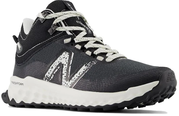 (W) New Balance Fresh Foam Garoé Mid ''Blacktop Sea Salt'' Noir et Sel Marin WTGAMCLB Lookbook (W) New Balance Fresh Foam Garoé Mid ''Blacktop Sea Salt'' Noir et Sel Marin WTGAMCLB