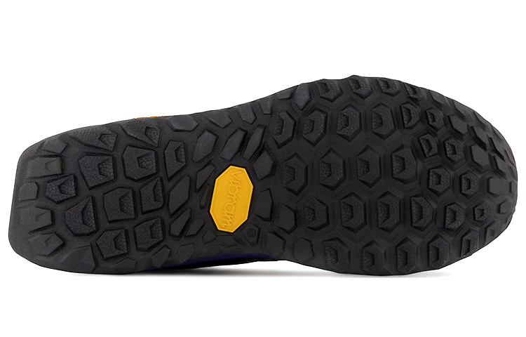 Shop (W) New Balance Fresh Foam Hierro v6 Gore-Tex 'Hitam Malam'. WTHIERX6