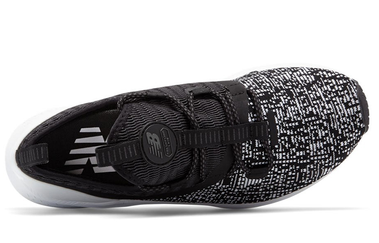 Lookbook (W) ニューバランス フレッシュフォーム LAZR 黒白 WLAZRMH