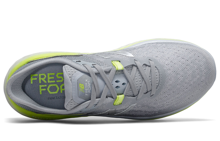Lookbook New Balance Fresh Foam More v2 白黃色 女款