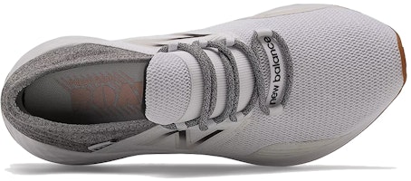 (女性)New Balance Fresh Foam Roav「Tee Shirt - 白色黑色」WROAVTW Lookbook (女性)New Balance Fresh Foam Roav「Tee Shirt - 白色黑色」WROAVTW