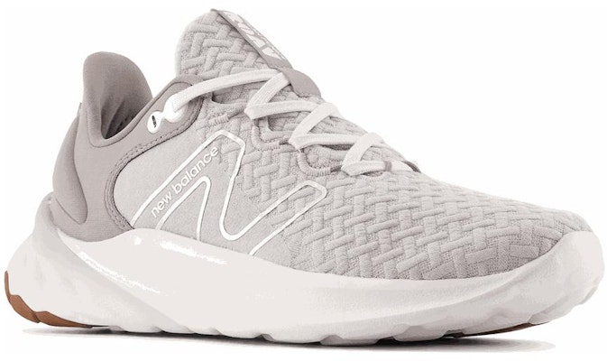 新百伦 NB Fresh Foam Roav V2 防滑耐磨透氣回彈 跑步鞋 女款 灰色 Lookbook 新百伦 NB Fresh Foam Roav V2 防滑耐磨透氣回彈 跑步鞋 女款 灰色