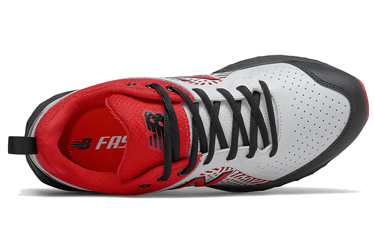 Lookbook New Balance Fresh Foam Velo v2 人造草皮鞋 白紅 女款