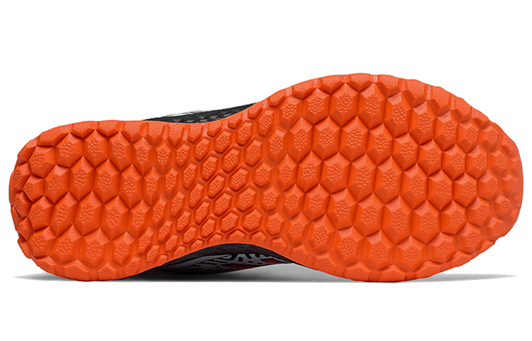 Shop New Balance Fresh Foam Velo v2 Turf 黑橙 女款