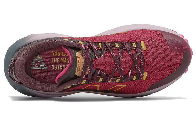 Lookbook (W) New Balance Fresh Foam X More Trail v2 ''Garnet'' Hardloopschoenen. WTMORLG2