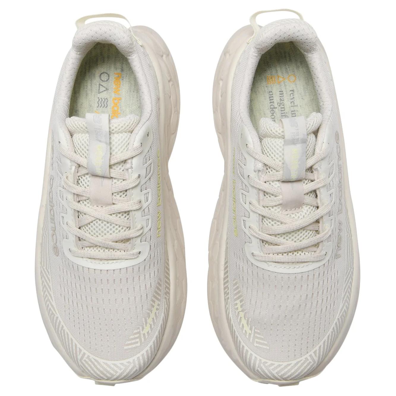 Shop (W) ニューバランス フレッシュフォームX モアトレイルv3 ET3 ライトベージュ WTMORET3