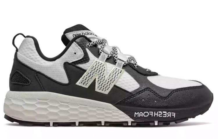 Order (W) New Balance Fresh FoamCrag v2 B-Wide Hitam/Putih WTCRGLW2