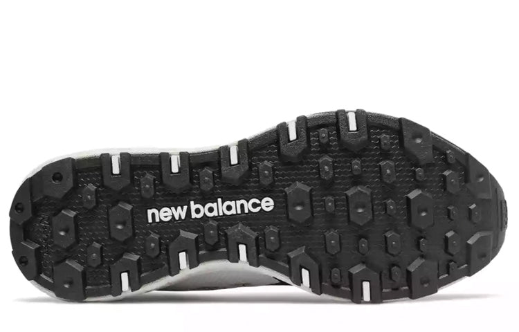 Shop (W) New Balance Fresh FoamCrag v2 B-Wide Hitam/Putih WTCRGLW2