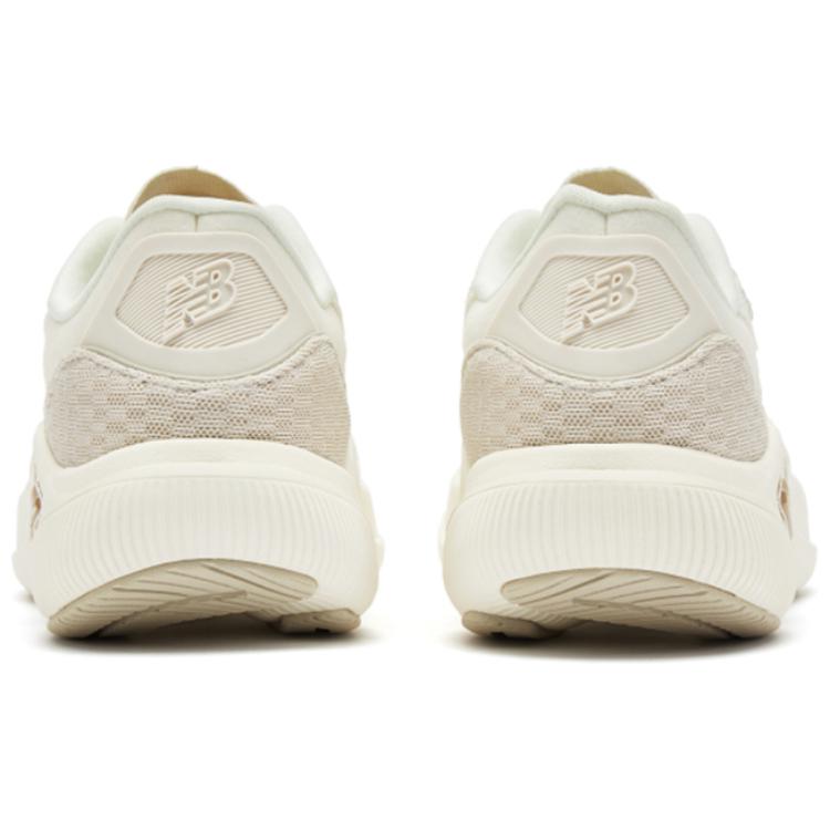 Lookbook (W) ニューバランス FuelCell 「ホワイト」 WFCFLLR2