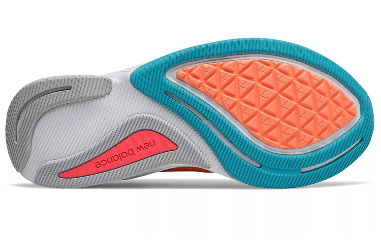 Shop New Balance FuelCell Prism 低筒跑步鞋 女款 橙色
