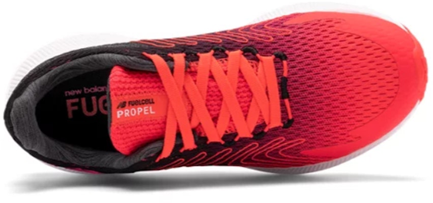 New Balance FuelCell 促進 女款 黑紅 Lookbook New Balance FuelCell 促進 女款 黑紅