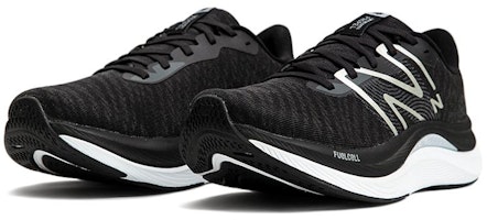 (W) 新百伦FuelCell Propel v4 黑白色跑鞋 WFCPRLB4 Lookbook (W) 新百伦FuelCell Propel v4 黑白色跑鞋 WFCPRLB4