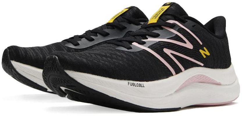 (W) New Balance FuelCell Propel v4 Sepatu Lari 'Hitam Pink' WFCPRCG4 Lookbook (W) New Balance FuelCell Propel v4 Sepatu Lari 'Hitam Pink' WFCPRCG4