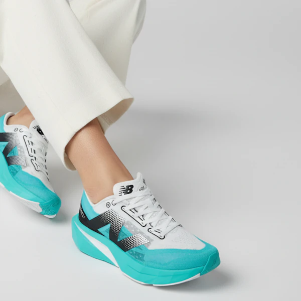 (W) New Balance FuelCell Rebel v4 'Cyber Jade' Hijau Jade WFCXCJ4 Order (W) New Balance FuelCell Rebel v4 'Cyber Jade' Hijau Jade WFCXCJ4