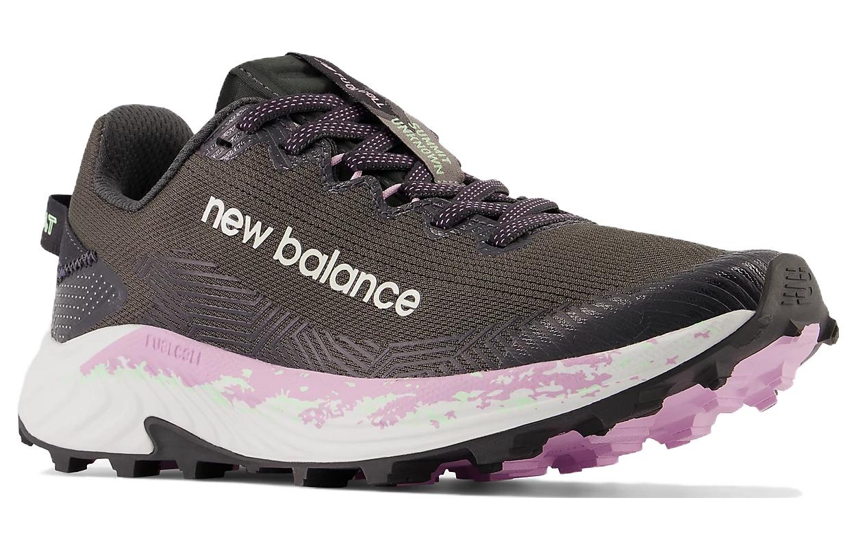 Lookbook (W) ニューバランス FuelCell Summit v4 "グレーグリーンオーラ" WTUNKNB4