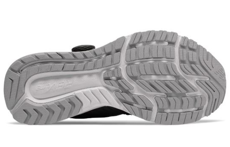 Shop New Balance NB FuelCore v2 低幫 跑步鞋 女款 黑色