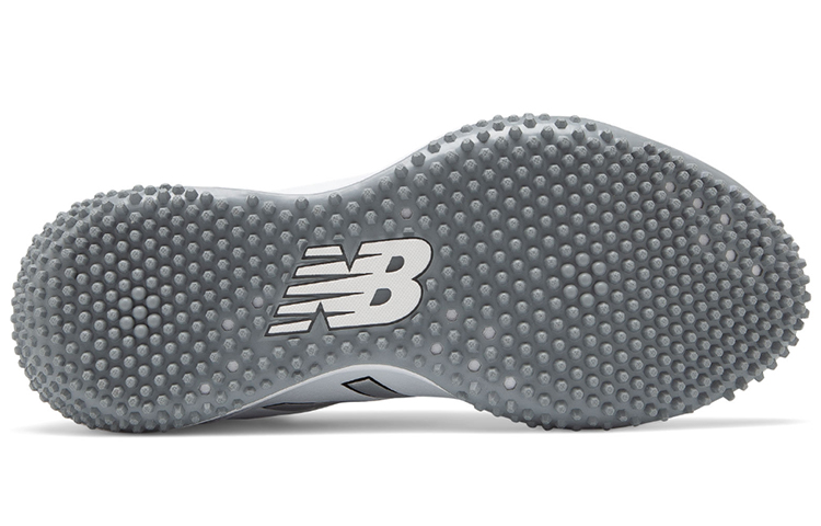Shop (W) New Balance Fusev2 Turf Blanc STFUSEW2