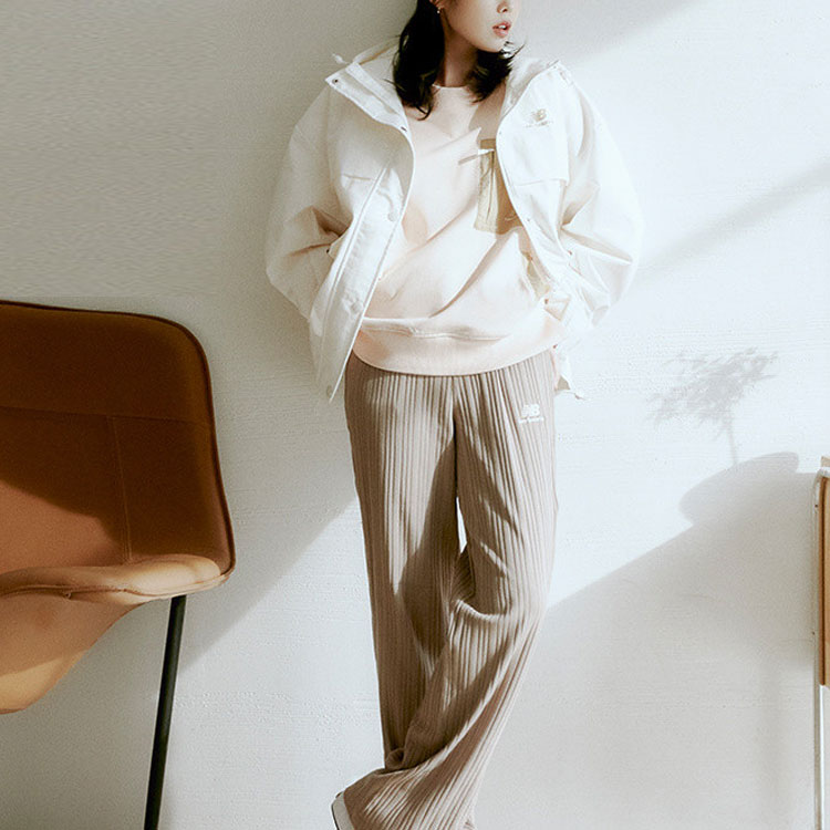 Shop (W) New Balance FW22 Jaket Hoodie Tenun Off-White AWJ23315-CIC