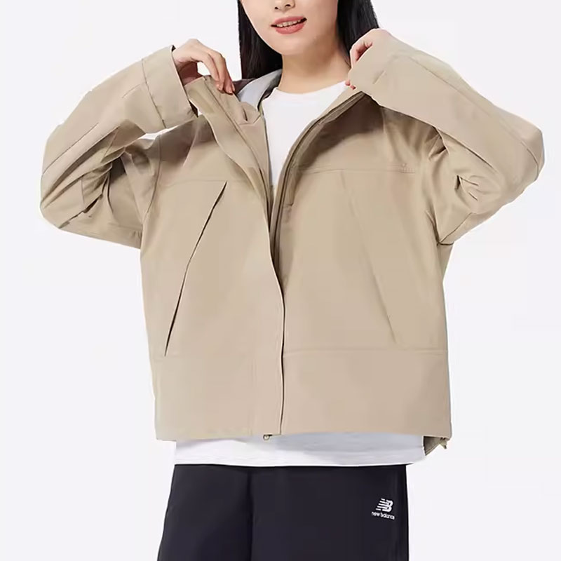 Shop (W) New Balance 卡其色美式复古全拉链连帽外套夹克 5AD37252-LBE