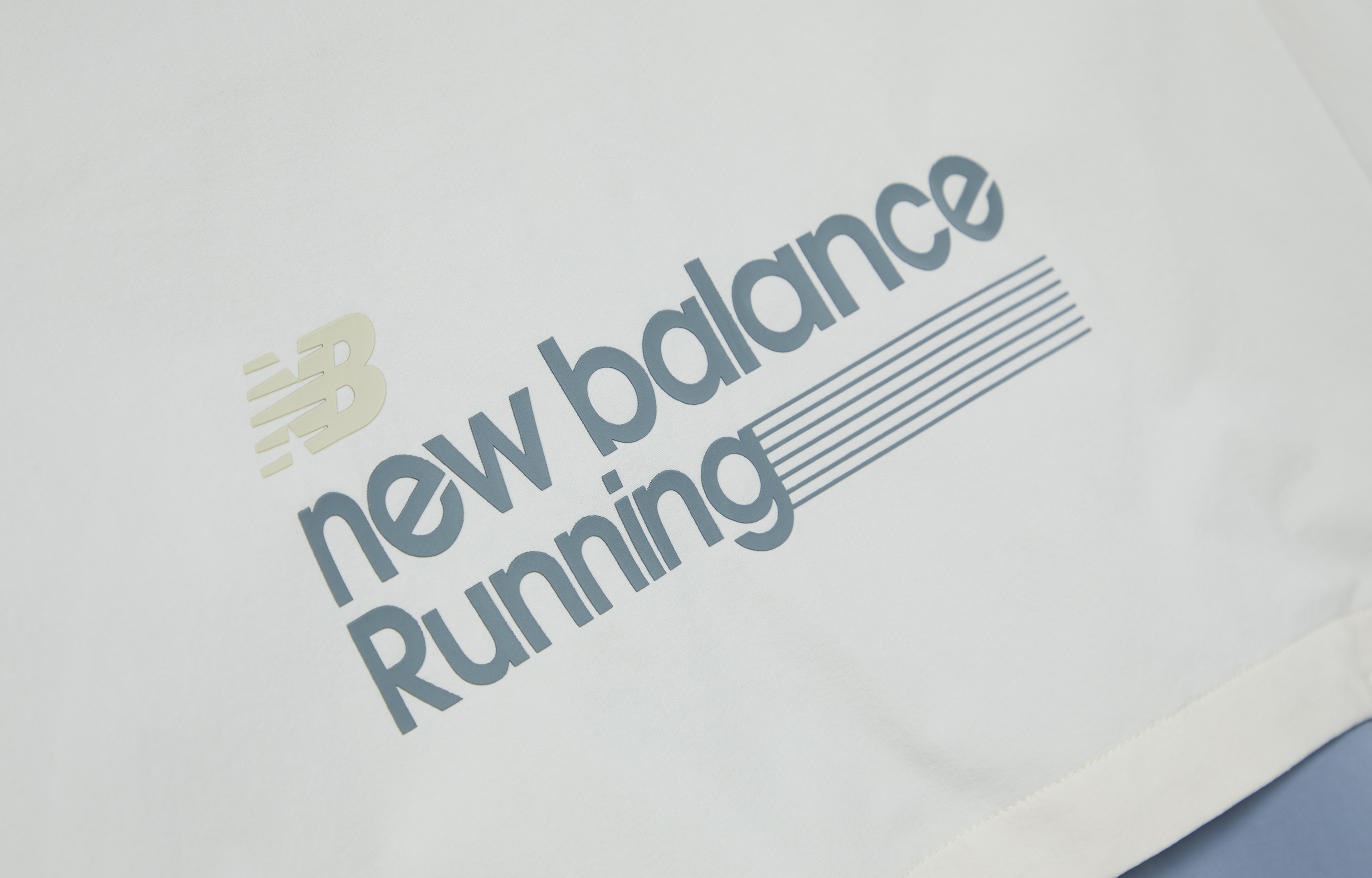 Sizing (W) New Balance 轻便户外连帽夹克 湖水蓝 休闲时尚款 NAE34062-DBL