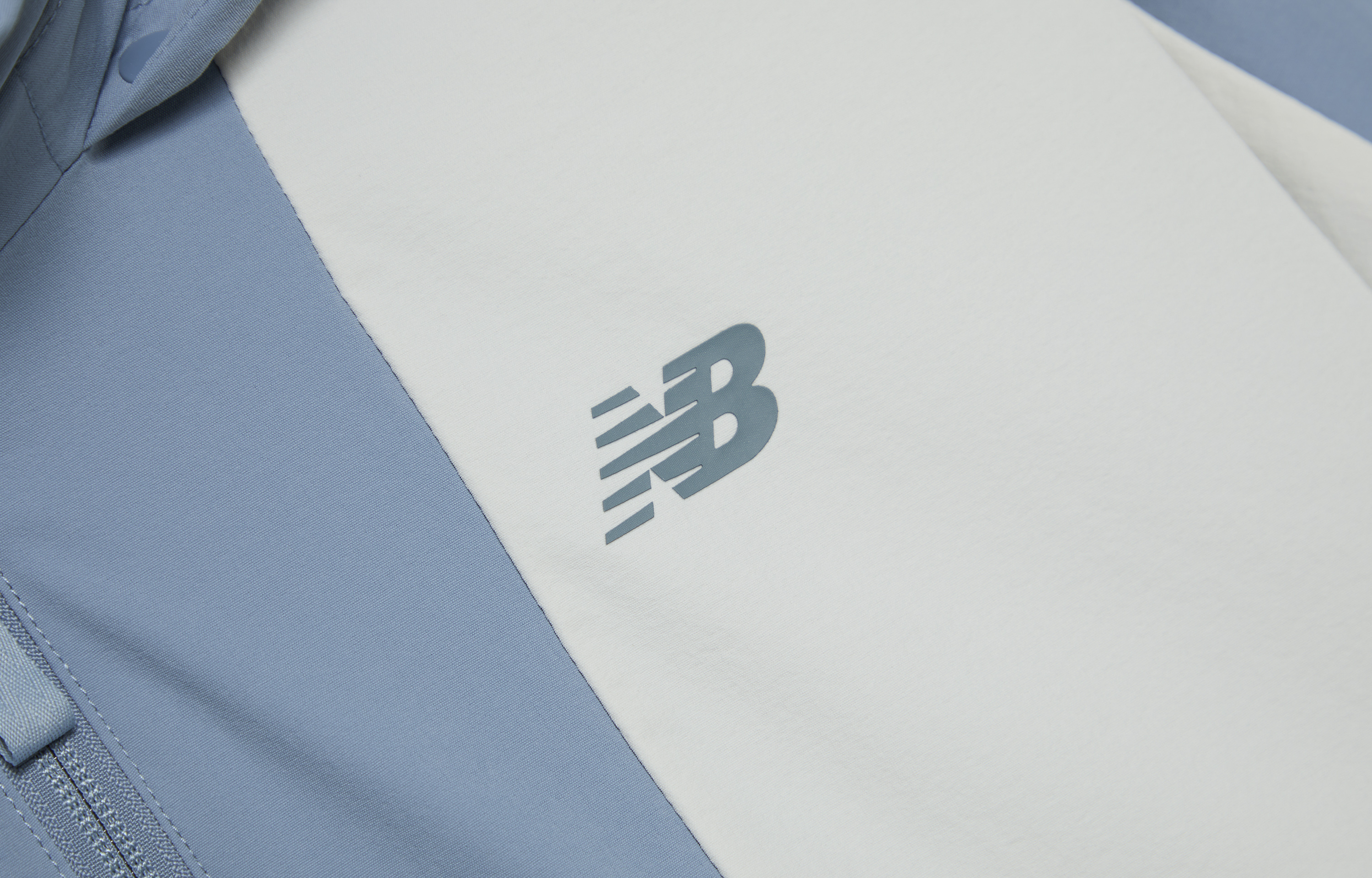 Cheap (W) New Balance 轻便户外连帽夹克 湖水蓝 休闲时尚款 NAE34062-DBL