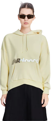 (W) Sudadera Amarilla con Logo Impreso New Balance. AWT13348-ATY Sizing (W) Sudadera Amarilla con Logo Impreso New Balance. AWT13348-ATY
