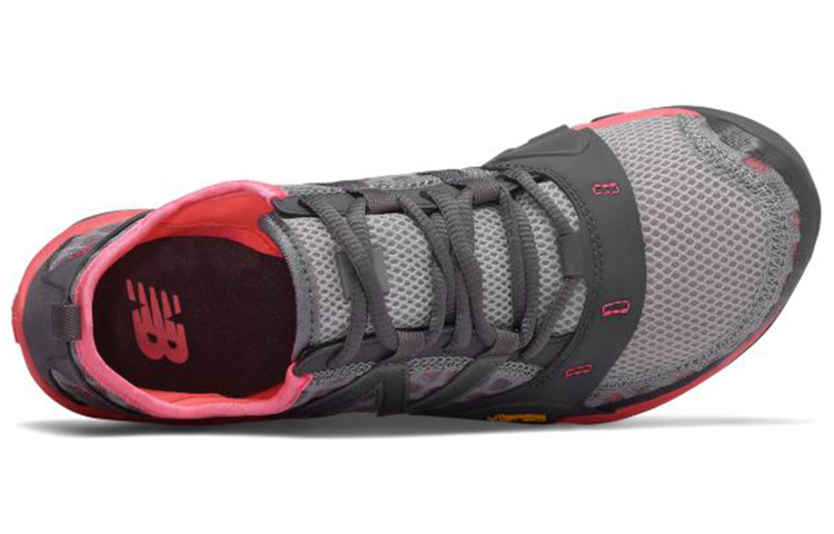 Lookbook (W) ニューバランス ミニマス 10 v1 トレイル "ブラックピンク" WT10TG