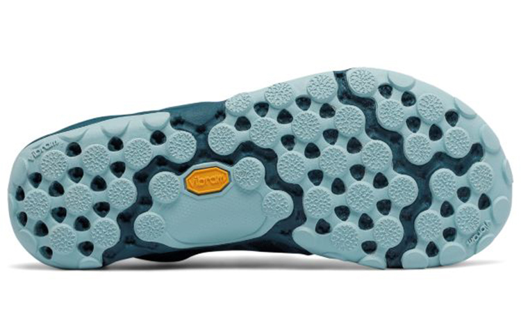 Shop 新百伦 Minimus 10v1 舒適防滑運動訓練鞋 女款 綠色