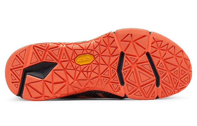 Shop New Balance Minimus WX40 黑橙色 女款