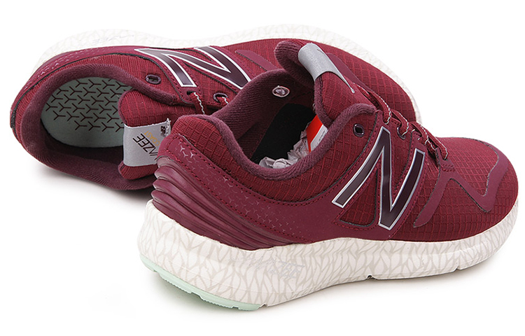 Lookbook New Balance Coast 低筒跑步鞋 女款 紅色