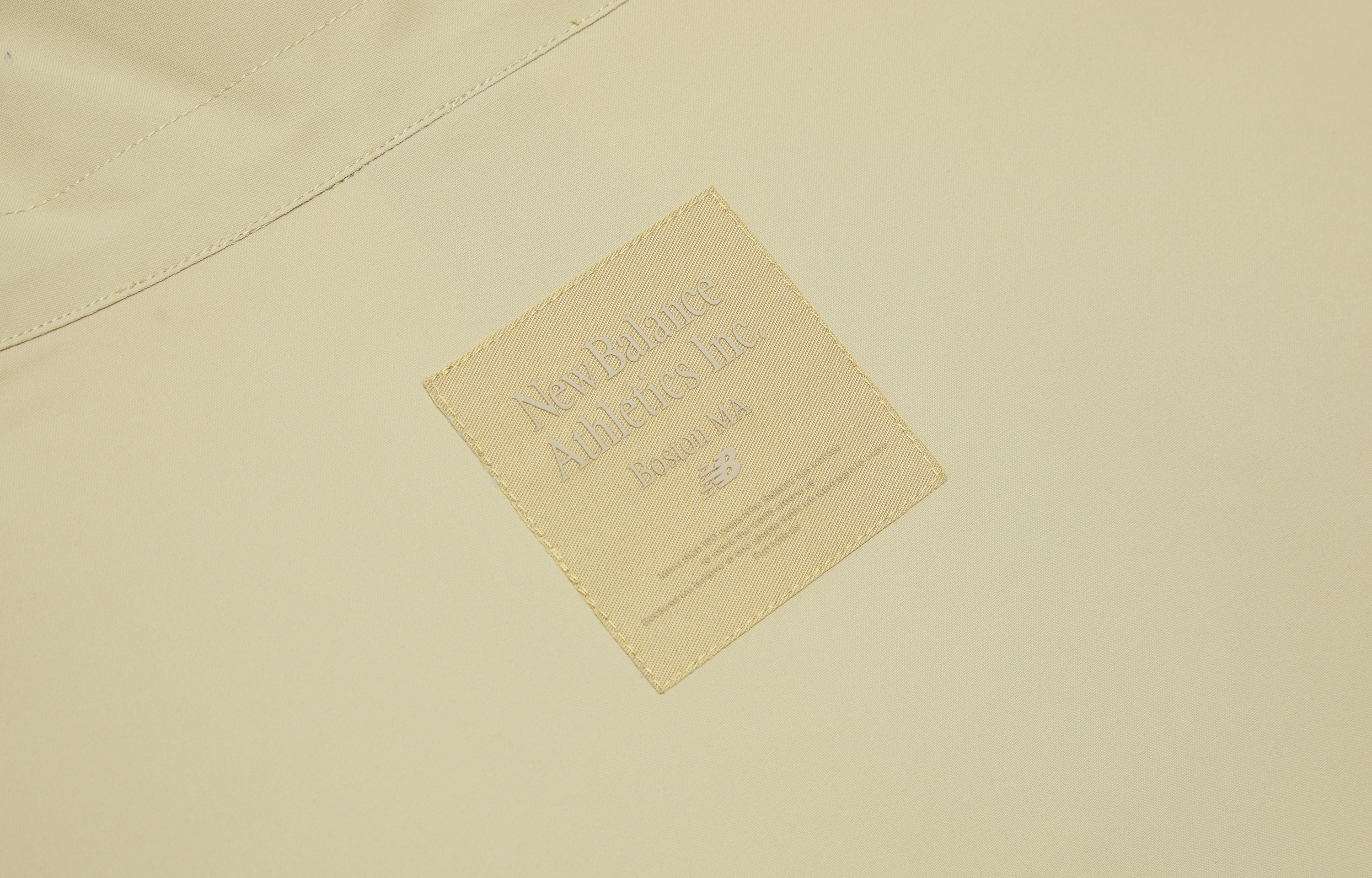 Cheap (W) New Balance 復古多功能外套可拆腰帶 - 深卡其 NAE35112-DB