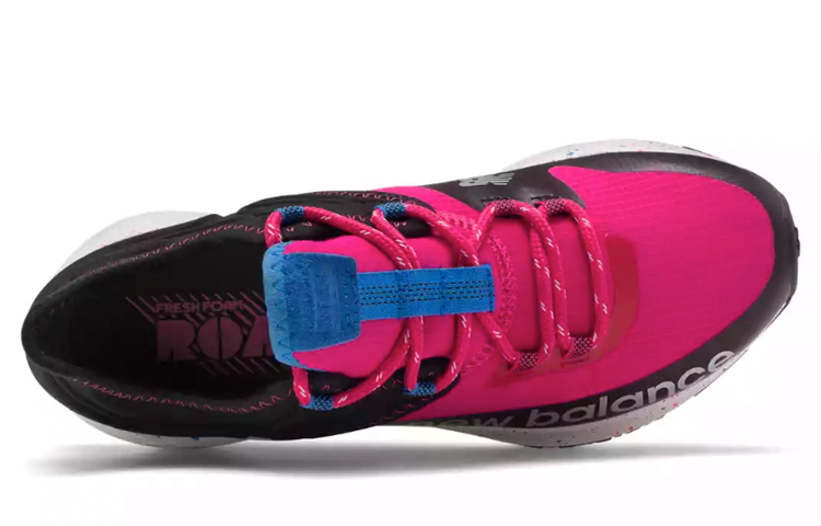 Lookbook (W) ニューバランス Roav トレイル ピンク/ブラック WTROVSC1