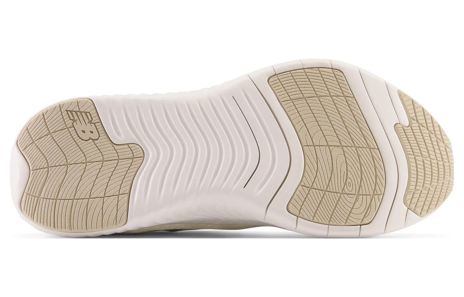 Shop New Balance 減震耐磨透氣 低筒 跑步鞋 女款 白色
