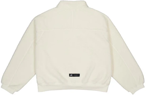 (W) New Balance Jaket Putih Polos dengan Resleting MDD48132-IV Lookbook (W) New Balance Jaket Putih Polos dengan Resleting MDD48132-IV