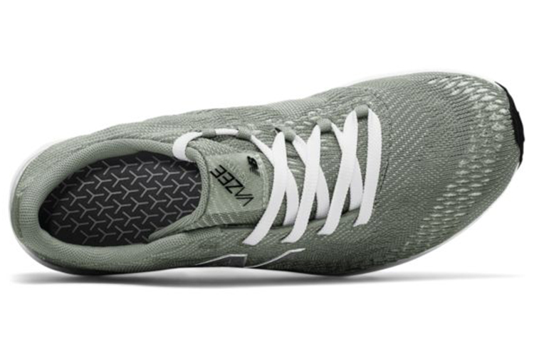 Lookbook (W) ニューバランス Vazee アジリティ v2 トレーナー (グレー/ホワイト) WXAGLWS2